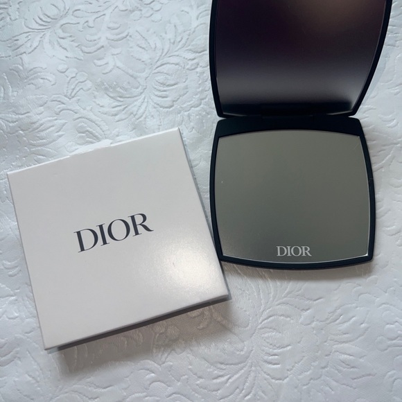 COPY - DIOR Compact Mirror - Picture 3 of 5